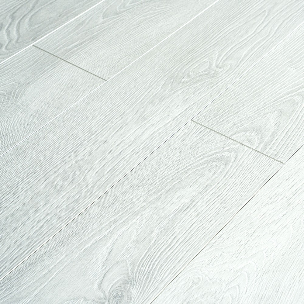 Особенности уборки  ламината: моющие средства, пылесосы и паровые швабры