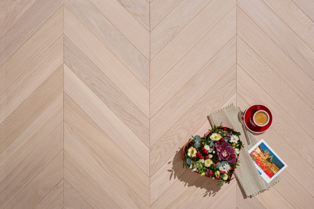 Укладка пола единым контуром без порогов во всей квартире