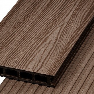 Террасная доска из лиственницы или ДПК: что лучше выбрать?