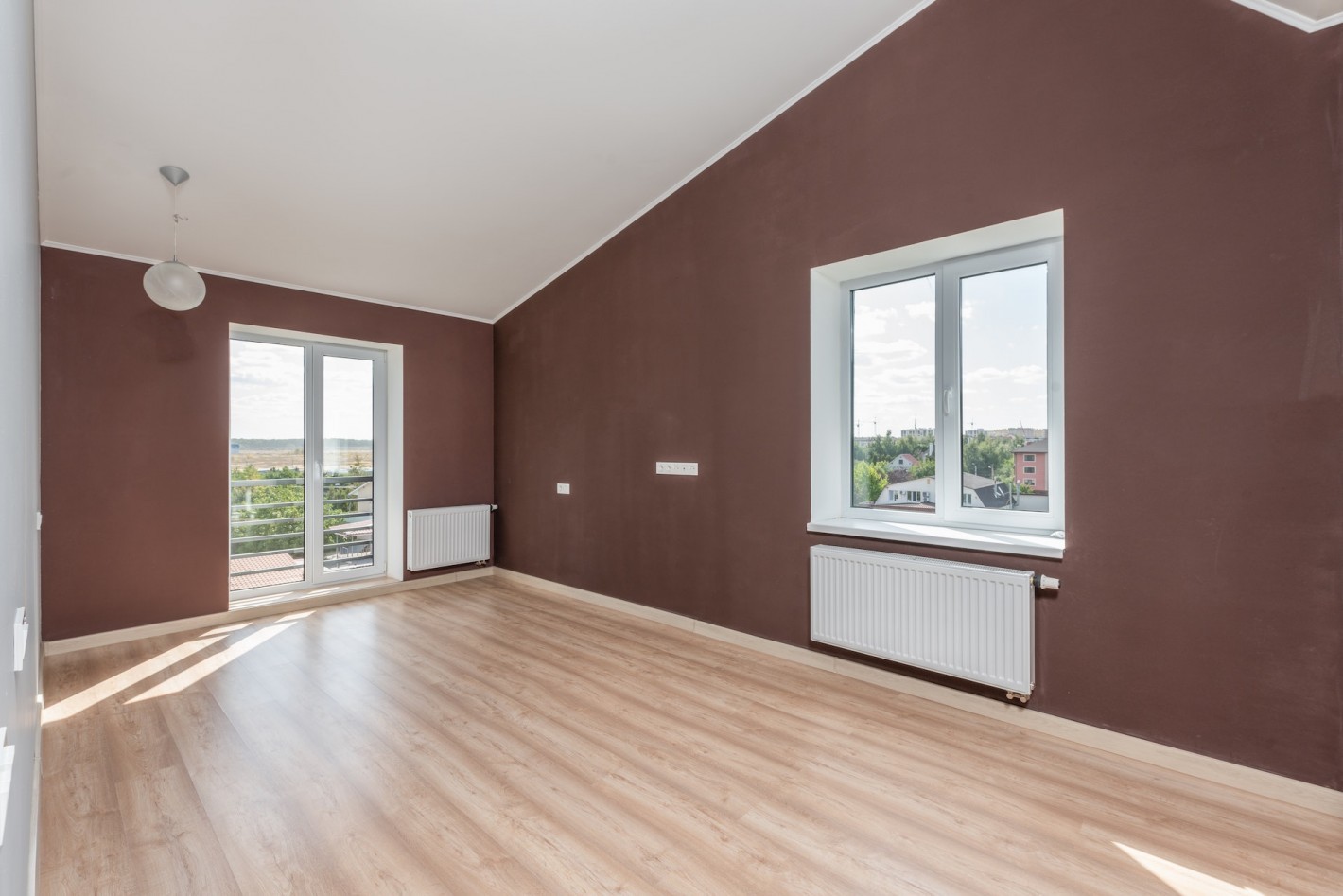 Ламинат в помещении без мебели Ламинат в помещении без мебели