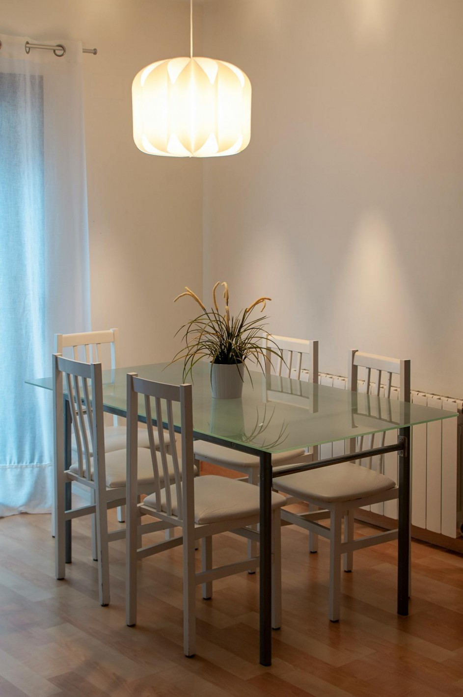 Ламинат теплого отетнка в интерьере