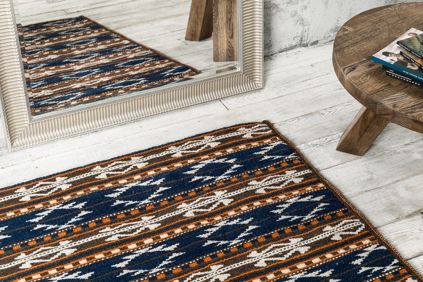 текстурный ручной ковер Ковры ручной работы могут быть как с корсом, так и приятной текстурной поверхностью.