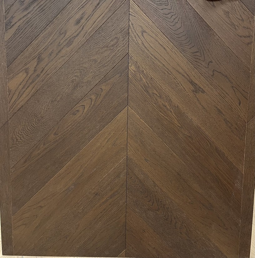 Французская елка LOUVRE Дуб Meteora Brown АВC лак