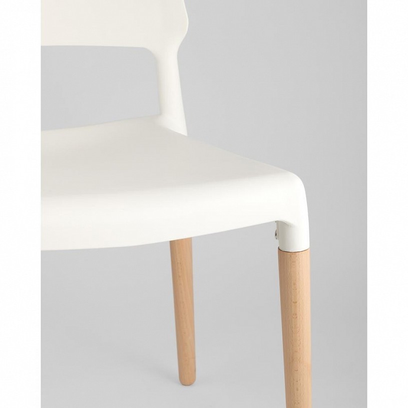 Стул BISTRO белый с деревянными ножками Стул BISTRO белый с деревянными ножками