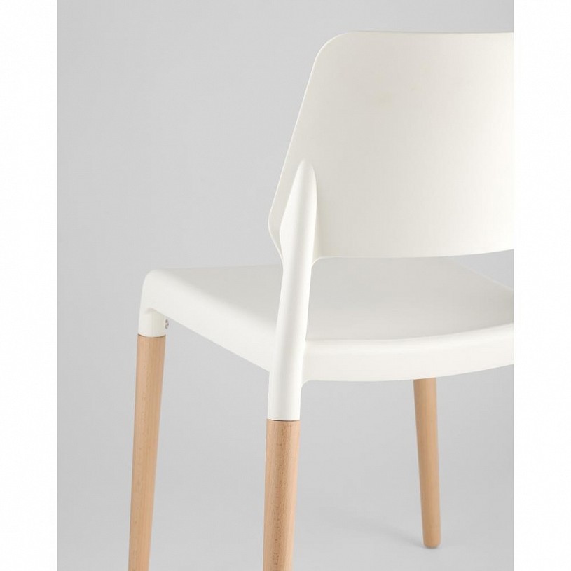 Стул BISTRO белый с деревянными ножками Стул BISTRO белый с деревянными ножками